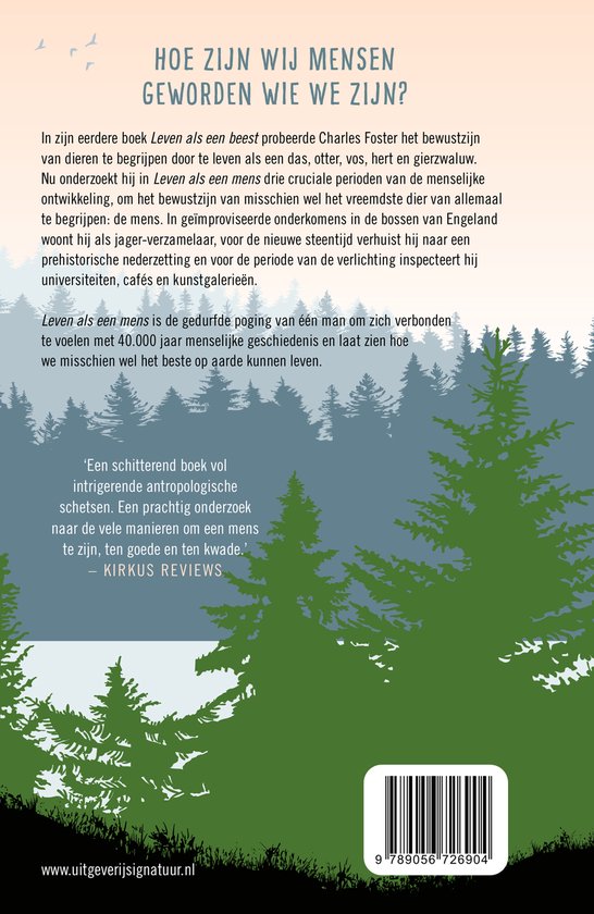 Achterkant boekcover met boslandschap en tekst over "Leven als een mens" door Charles Foster.