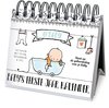 Bureaukalender met tekeningen van een baby in bad, kleding en de tekst 'Baby's Eerste Jaar Kalender'.