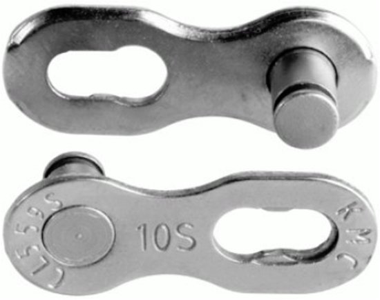 Twee zilverkleurige KMC 10S fietsschakels, close-up, met 'KMC' en '10S' opschrift.