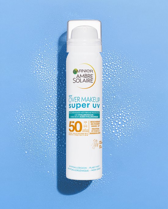 Garnier Ambre Solaire Over Make-up Super UV Mist Gezicht SPF50 - met Glycerine, Vitamine E en Hyaluronzuur – Beschermt & Fixeert Make-up - Skizonnebrandcreme - 75ml