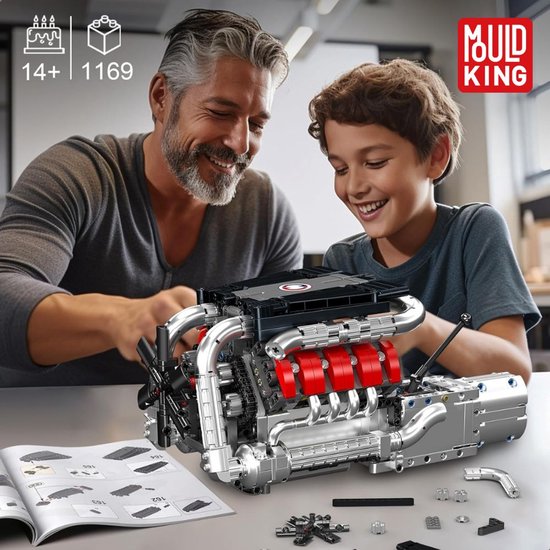 Vader en zoon bouwen samen aan de gedetailleerde V8 motor van LEGO Technic.