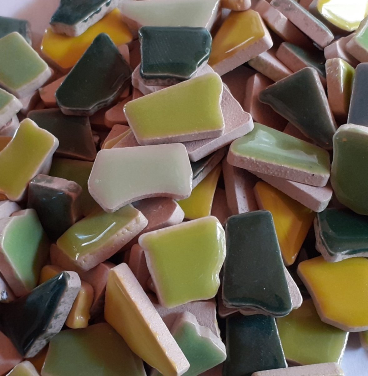 Keramische Mozaïek Steentjes Lime Groen Mix 300 Gram