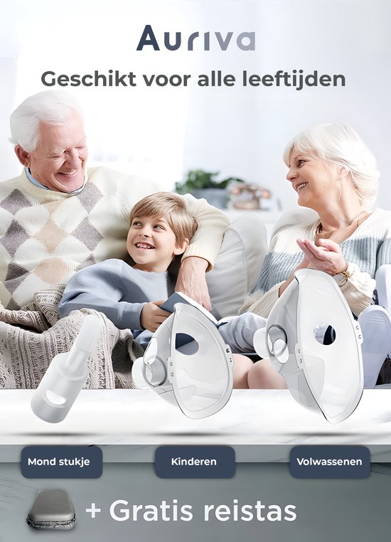 Ouderen en kind op een bank, glimlachend en kijkend naar Auriva vernevelaars. Mondstuk, kinderen, volwassenen + gratis reistas.