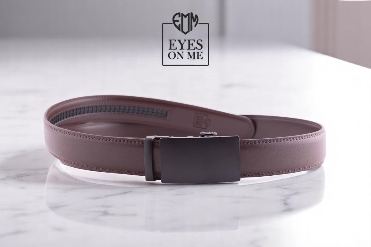 Bruine 150 cm lange lederen riem zonder gaatjes met automatische gesp voor heren met een maatje meer ( Model 17 )