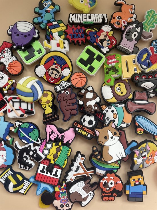 Foto: Schoen pins crocs pins charms verrassingszakje jongens random 15 stuks stripfiguren dinosaur sport