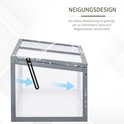 Grijze houten mini-kas met transparant polycarbonaat, waarbij het schuine deksel regenwater afvoert.