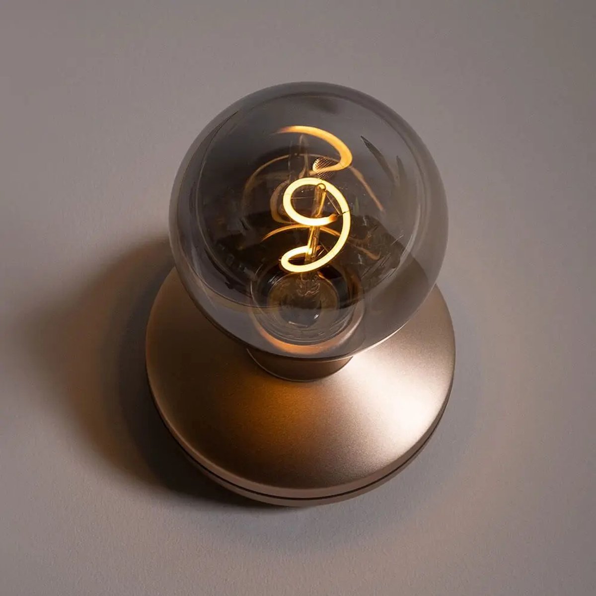 Humble Bee wandlamp oplaadbaar goud smoked
