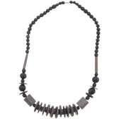 Behave – Korte statement ketting met grafische kralen – Urban stijl – 44 cm