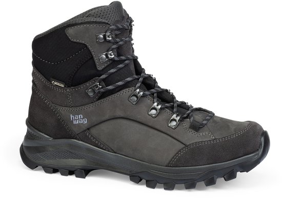 Grijze Hanwag wandelschoen met Gore-Tex label, veters en zwarte zool.