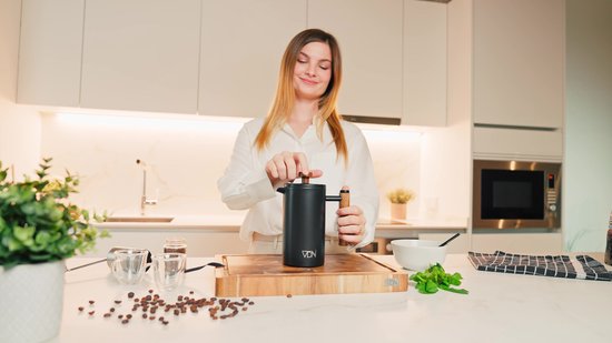 VDN French Press Cafetiere 0.7L - Dubbelwandige RVS Koffiemaker - Koffiepers voor 4-5 Kopjes - Zwart