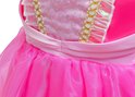 Detail van de tailleband en oranje tule rok van een roze prinsessenjurk.