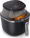 Zwarte Philips Airfryer 3000-serie met kijkvenster, waarin goudbruine kipstukken zichtbaar zijn.