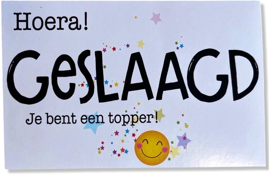 Wenskaart met 'Hoera! Geslaagd' en 'Je bent een topper!'. Vrolijke sterren en lachende emoji.