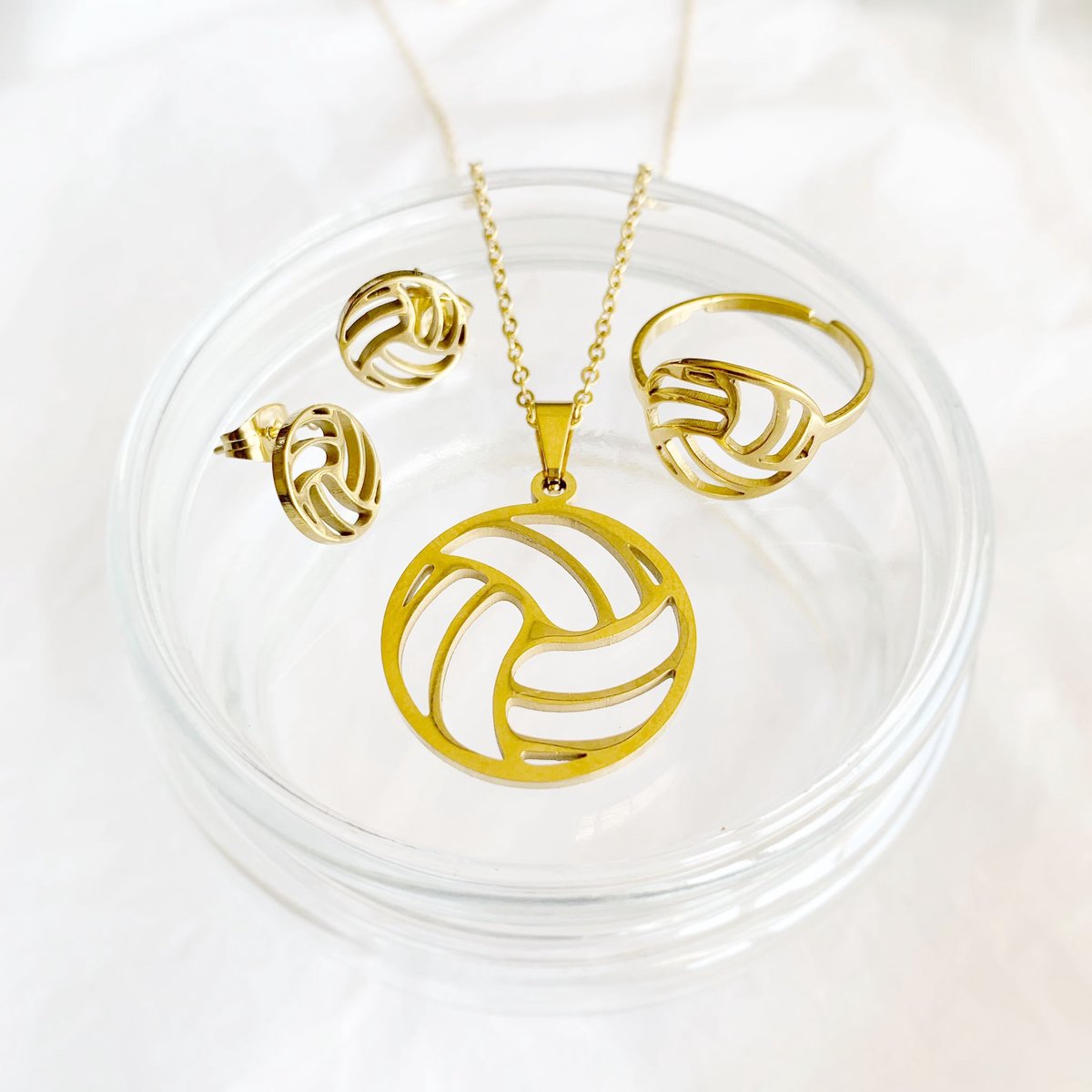 SportPresent® - Sieradenset - Oorbellen - Ketting - Ring - Sport - Volleybal - Waterpolo - Bal - Goud kleur - Sportsieraad - Sieraden - Sportsieraden - Team - Teamkado