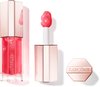 Lancôme lipgloss flacon, dop en applicatorkop met rode gloss op witte achtergrond.