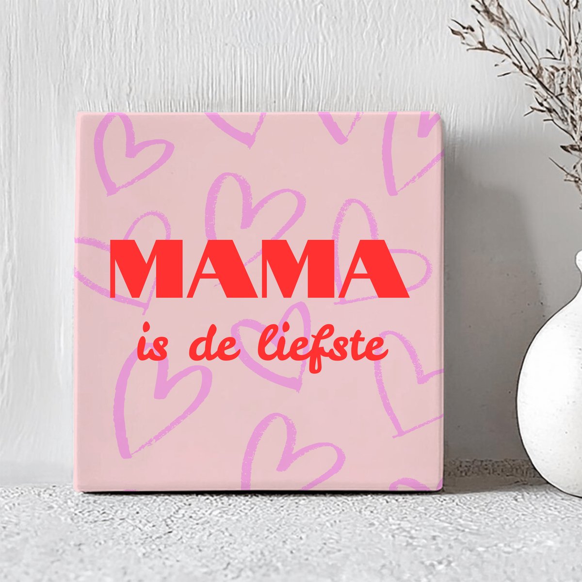 Printazzy - Tegeltjes met Tekst - Mama Is De Liefste - Cadeau - Decoratie Woonkamer - Onderzetters voor Glazen - Decoratieve Accessoires - Roze Hartjes
