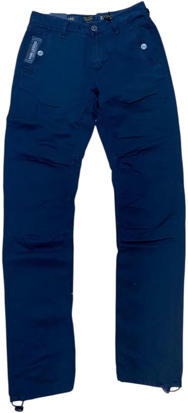 Donkerblauwe PME Legend jeans, voorkant met steekzakken en cargo zak.