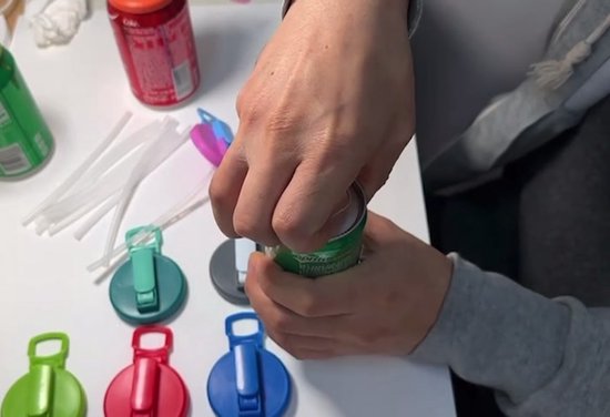 Blik afsluiter - Blikjes sluiter - Can Lock - Herbruikbaar - Afsluitbaar - Festival - Blikjes Frisdrank - Festival Dop - Blikjes Deksel - Cola - Gadgets - Blikjes Deksel - Grijs - Grey - Zomer