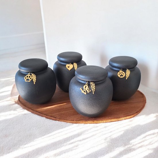Bijzondere witte keramische mini urn met gouden hart