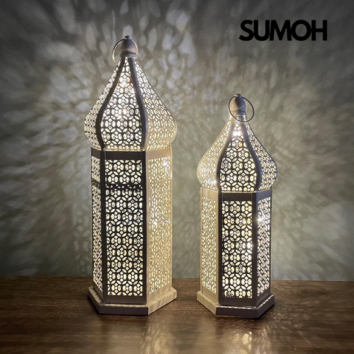 SUMOH® Mediterraans Lantaarn Small 29,5 cm – LED Tafellamp op Batterij – Sfeerverlichting – Boho Design – Holle IJzeren Lantaarn – Retro Tafellamp – Zonder Snoer – Ramadan Decoratie – Eid Mubarak – Suikerfeest