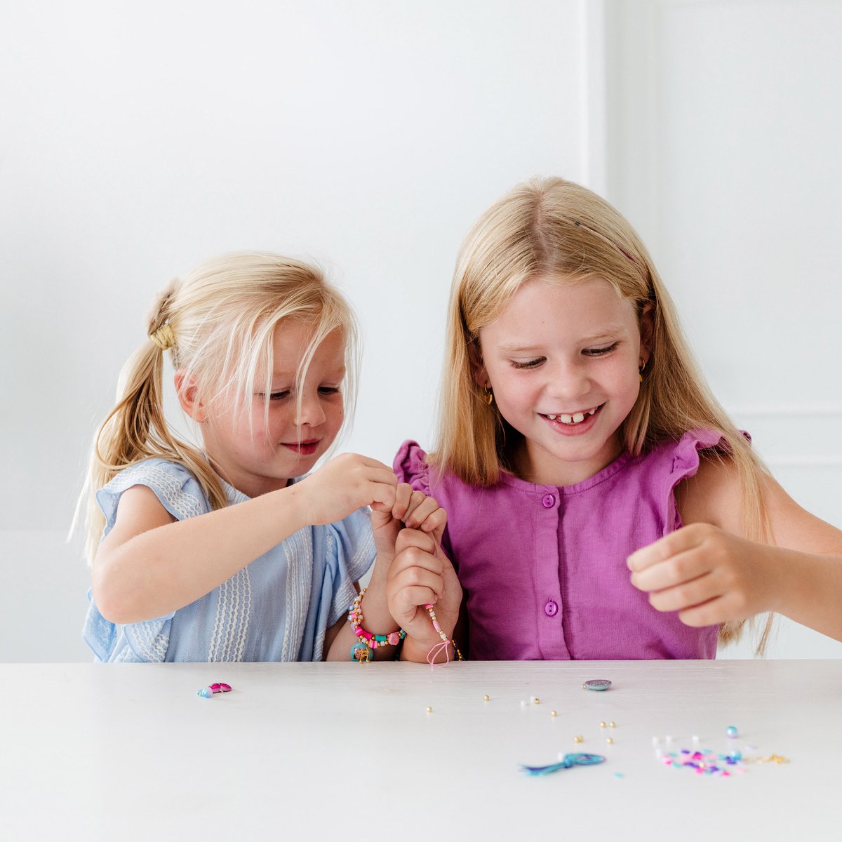 K3 Totum 4 Letter armbandjes maken Totum sieradenset Studio 100 knutselset creatief speelgoed meisjes vanaf 3 jaar - Studio 100 sieraden knutselen — afbeelding 7