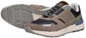 Twee sneakers in beige, zwart en groen getoond vanuit een hoek, met focus op de zool en het G-Star ontwerp.