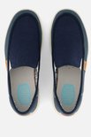 Mocassins HEYDUDE bleus en textile avec une semelle blanche. L'intérieur montre le logo 'HEY DUDE'.