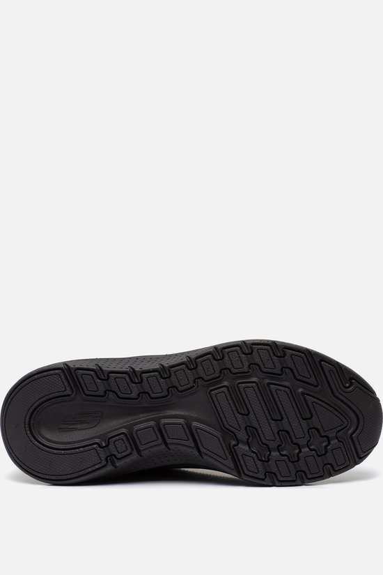 Zwarte sneaker zool met profiel.