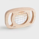 Kaléidoscope en bois avec deux poignées et une fenêtre quadrillée.