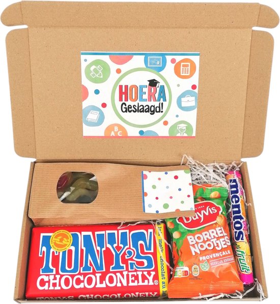 Examen cadeau - Geslaagd cadeau - Diploma - brievenbuspakket - "Hoera Geslaagd" Geslaagd - Diploma -Chocolade - Snoep - Borrelnootjes