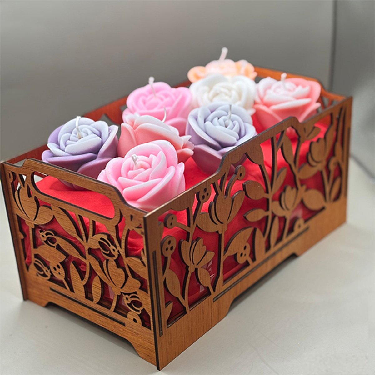 Luxe Geurkaarsen Set – Handgemaakte Roosvormige Kaarsen van Palmwas in Walnoot Houten Doos – 5 Geuren – Decoratief & Cadeauwaardig