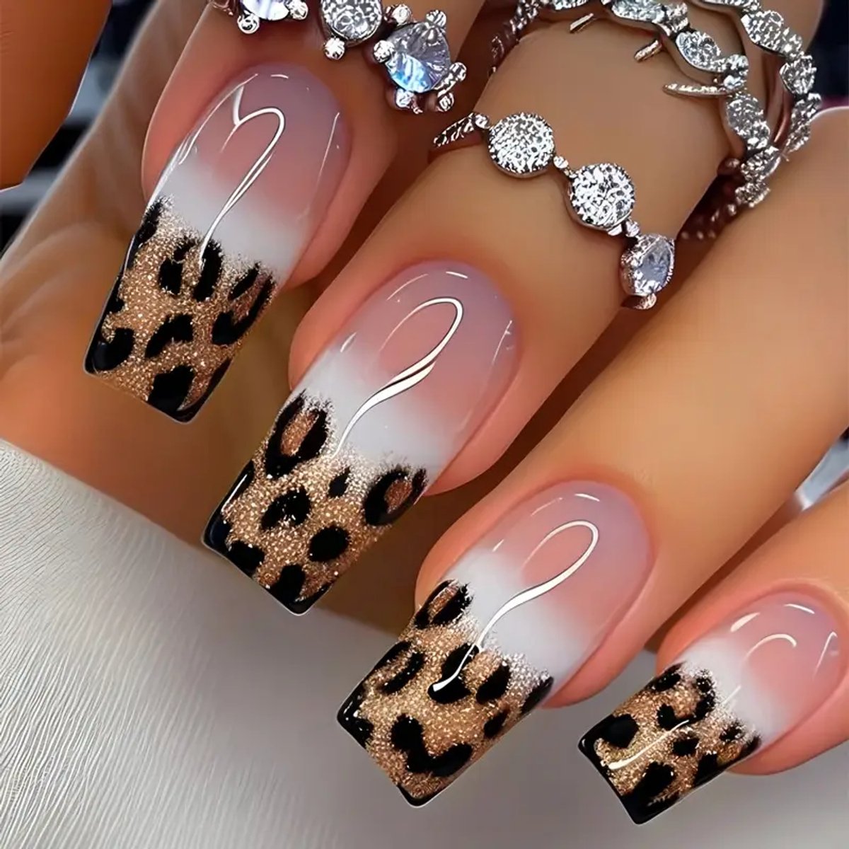Press on nails - plak nagels - french manicure luipaard- 24 stuks - medium lang