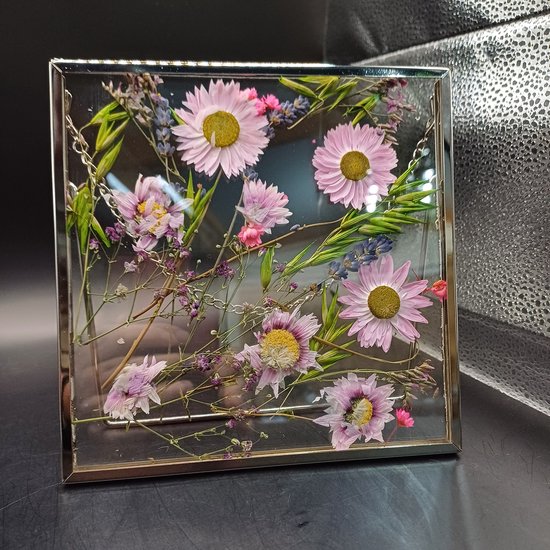 Droogbloemen verwerkt in een lijst | decoratie | vaas | boeket | bloemstuk | bloemen | fleurig | cadeau | woondecoratie | interieur | schilderij | bohemian | veldboeket