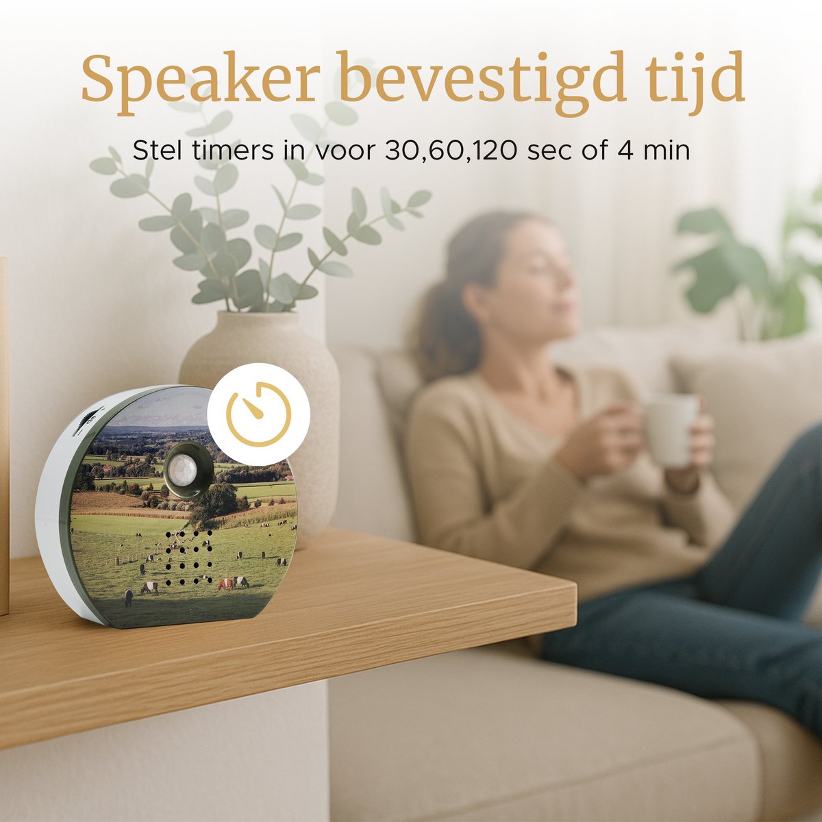 Zakenman Die Belangrijke Informatie Presenteert Met Een Megafoon Man Met Een Geluidsapparaat In De Hand En Belangrijkste Informatie Kritische Aankondigingen Weergegeven Met Tekeningen Eromheen 424947 13541