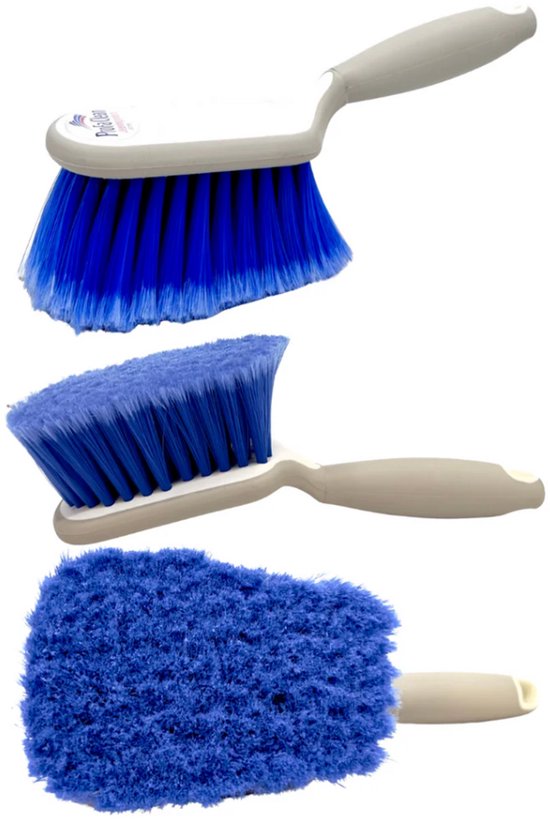 Drie blauwe detailborstels met beige handvatten, op witte achtergrond.