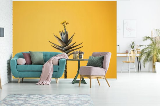 Behang - Fotobehang Plant - Minimalistisch - Bloem - Geel - Breedte 375 cm x hoogte 280 cm