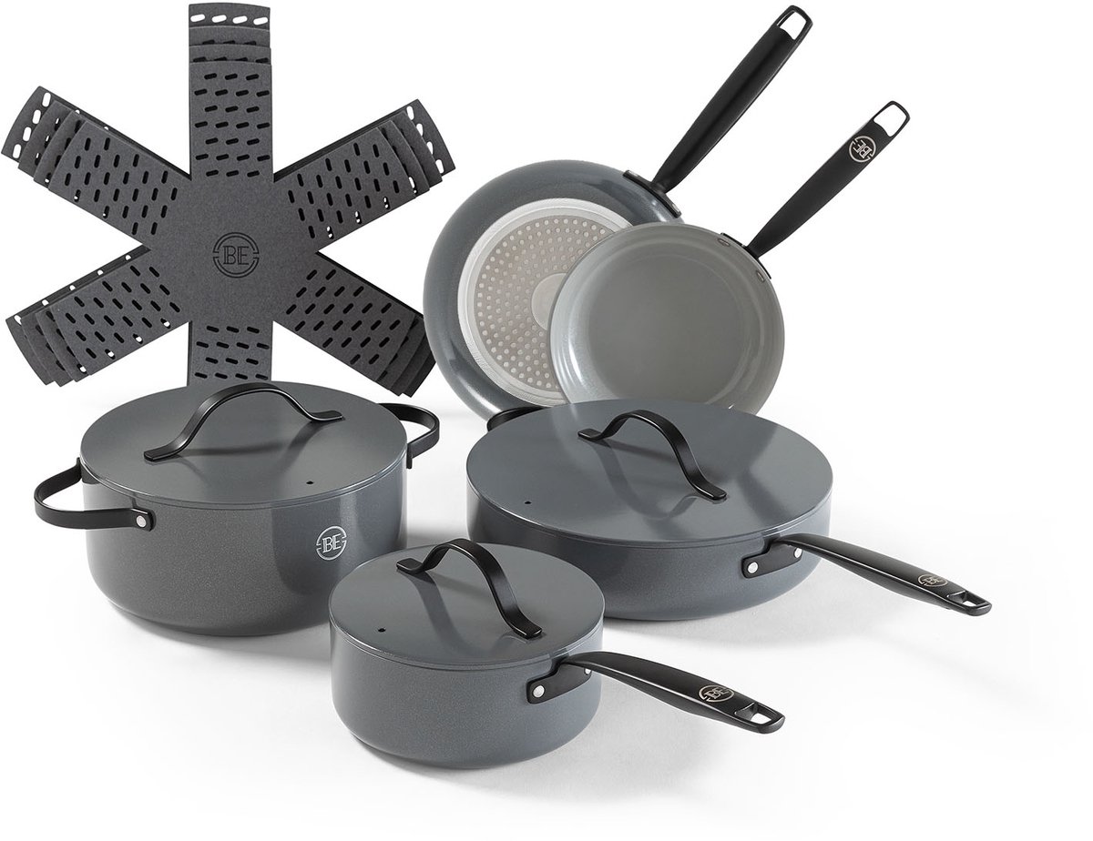 BE Living 5-delige Pannenset - Koekenpannen + Hapjespan + Braadpan + Steelpan + Panbeschermers - Met Deksel - Keramisch - PFAS Vrij Anti Aanbak - Inductie Pannen - Grijs - Essential Series