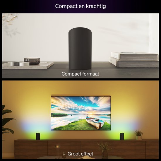 Une lampe Philips Hue Play noire sur une table et deux lampes projetant de la lumière derrière une télévision.
