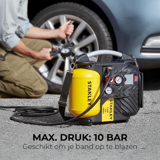 Stanley Airboss compressor naast een auto, terwijl een band wordt opgepompt