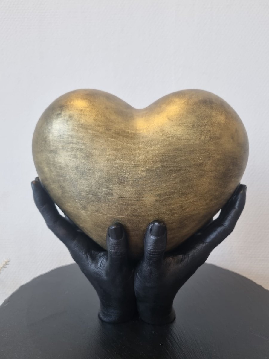 Hart urn gedragen op handen - goud, zwart - 3,3 liter