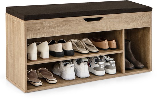 Banc à chaussures en bois avec coussin marron, deux étagères avec diverses chaussures et bottes, et un compartiment latéral.