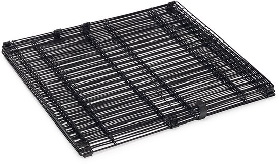 Vier zwarte metalen panelen van de ren, opgestapeld en met elkaar verbonden.