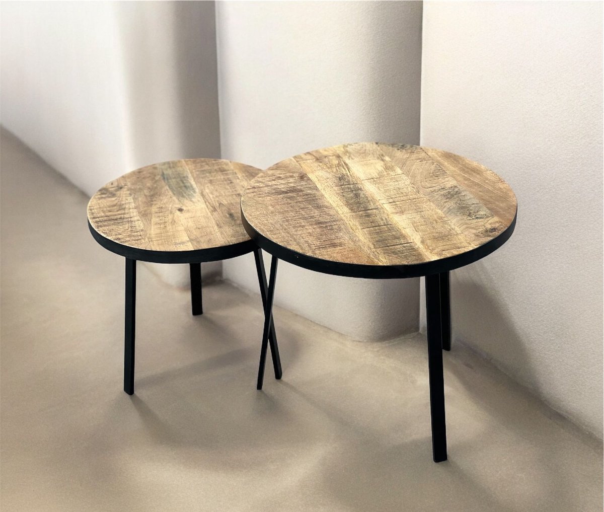 Bijzettafel Set van 2 – Rond Mangohout & Metaal – Minimalistisch & Industrieel Design
