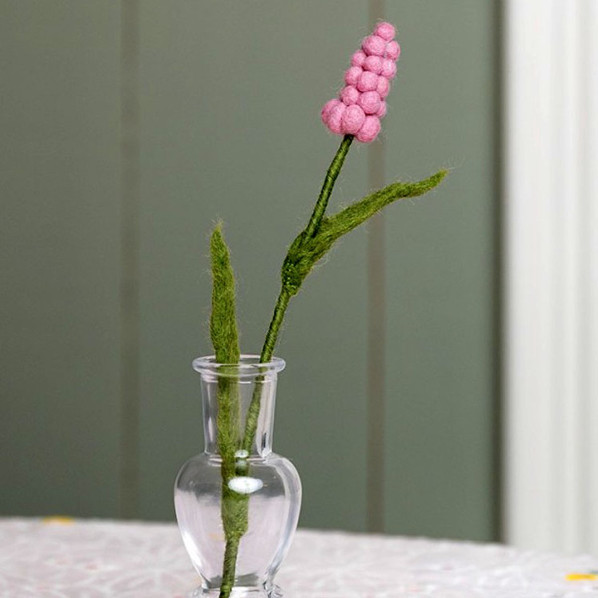 Sjaal met Verhaal Bloem Wolvilt - Druifjes/Muscari Roze - Handmade-Fairtrade - Homedeco - 25cm