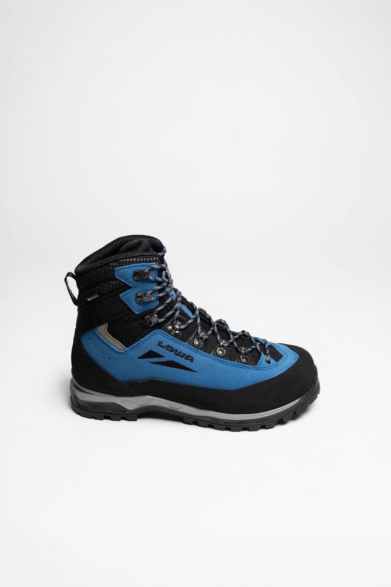 Blauwe Lowa wandelschoen voor heren met zwarte veters, zool en Gore-Tex logo.