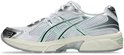 Rechter ASICS Gel-1130 sneaker in wit met zilveren en mintgroene accenten.