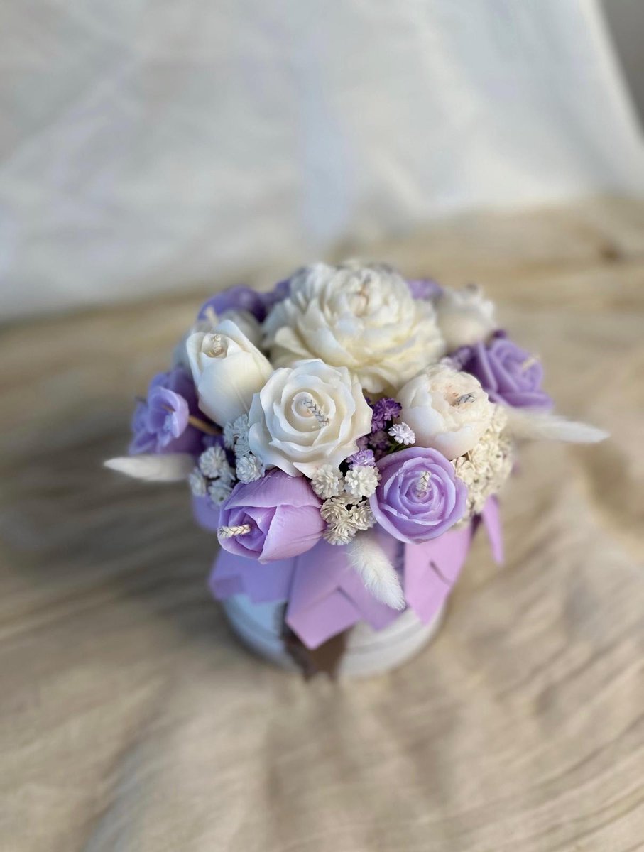E Pure Candles - Handgemaakte Kaars Bloemen Boeket - Candle Bouquet - Lila & Wit
