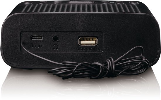 Achterkant van een zwarte digitale wekkerradio met DC in, hoofdtelefoonaansluiting en USB.