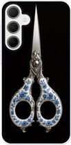 Telefoonhoesje Geschikt voor Samsung Galaxy A35 hoesje - Schaar - Delfts blauw - Zwart - Siliconen Telefoonhoesje Telefoonhoesje
