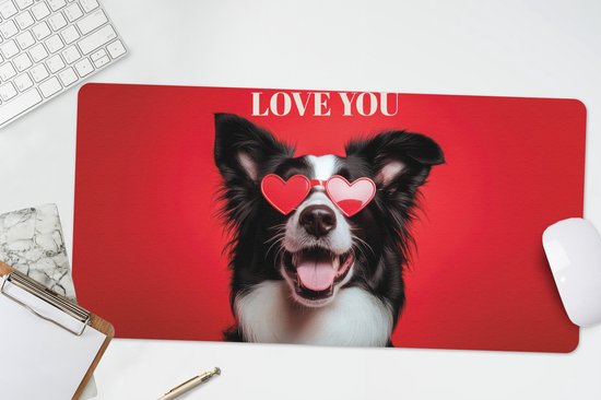 Bureau onderlegger 60x30 cm - Muismat Hond - Hartjesbril - Loveyou - Rood - Bureaulegger xl - Desk mat beschermer - Computer muismatten